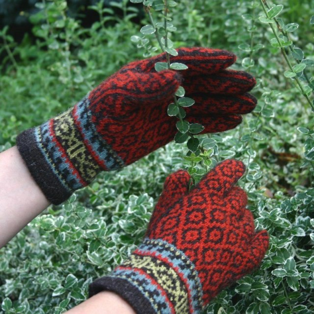 Spice Route Gloves knitting pattern