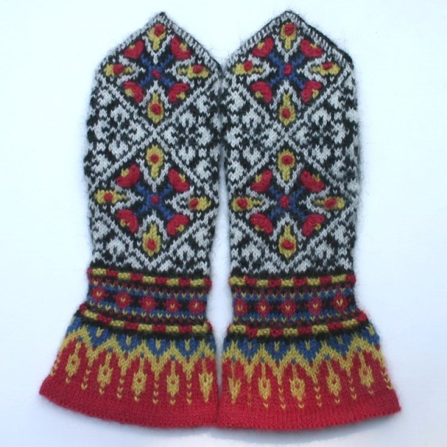 Embroidered knit mittens